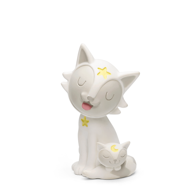 White Tonie figurine with star details and sleeping cat companion on green background