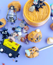 EGKD Crystal Cavern play dough with mining truck, lantern, spider toy and colorful gemstones